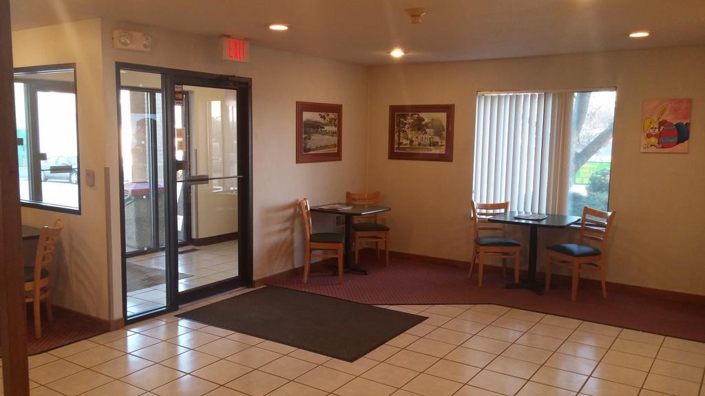 Econo Lodge Maquoketa Exterior photo