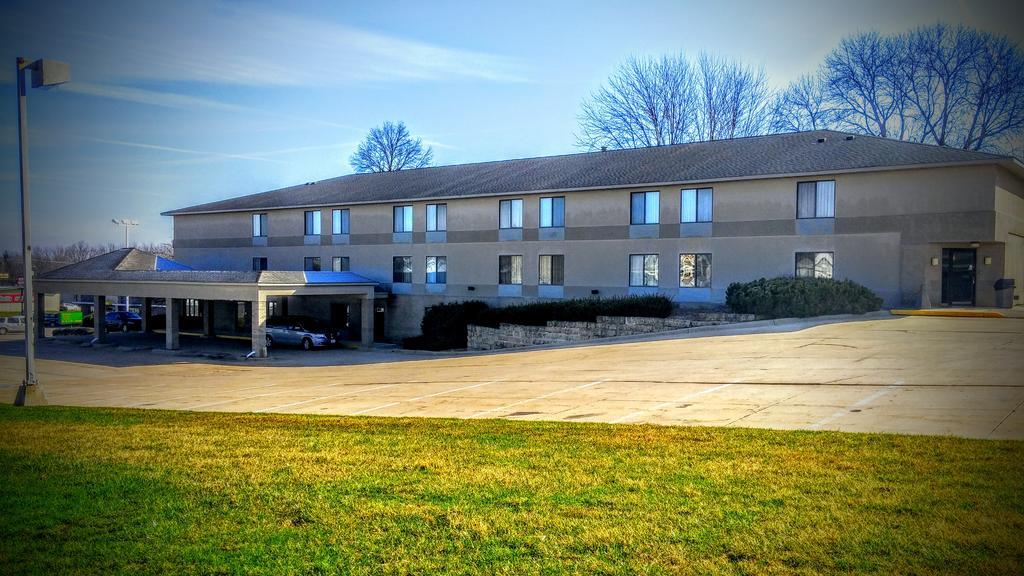Econo Lodge Maquoketa Exterior photo