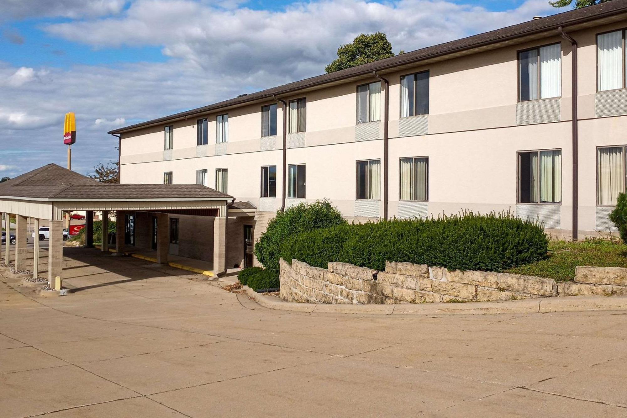 Econo Lodge Maquoketa Exterior photo