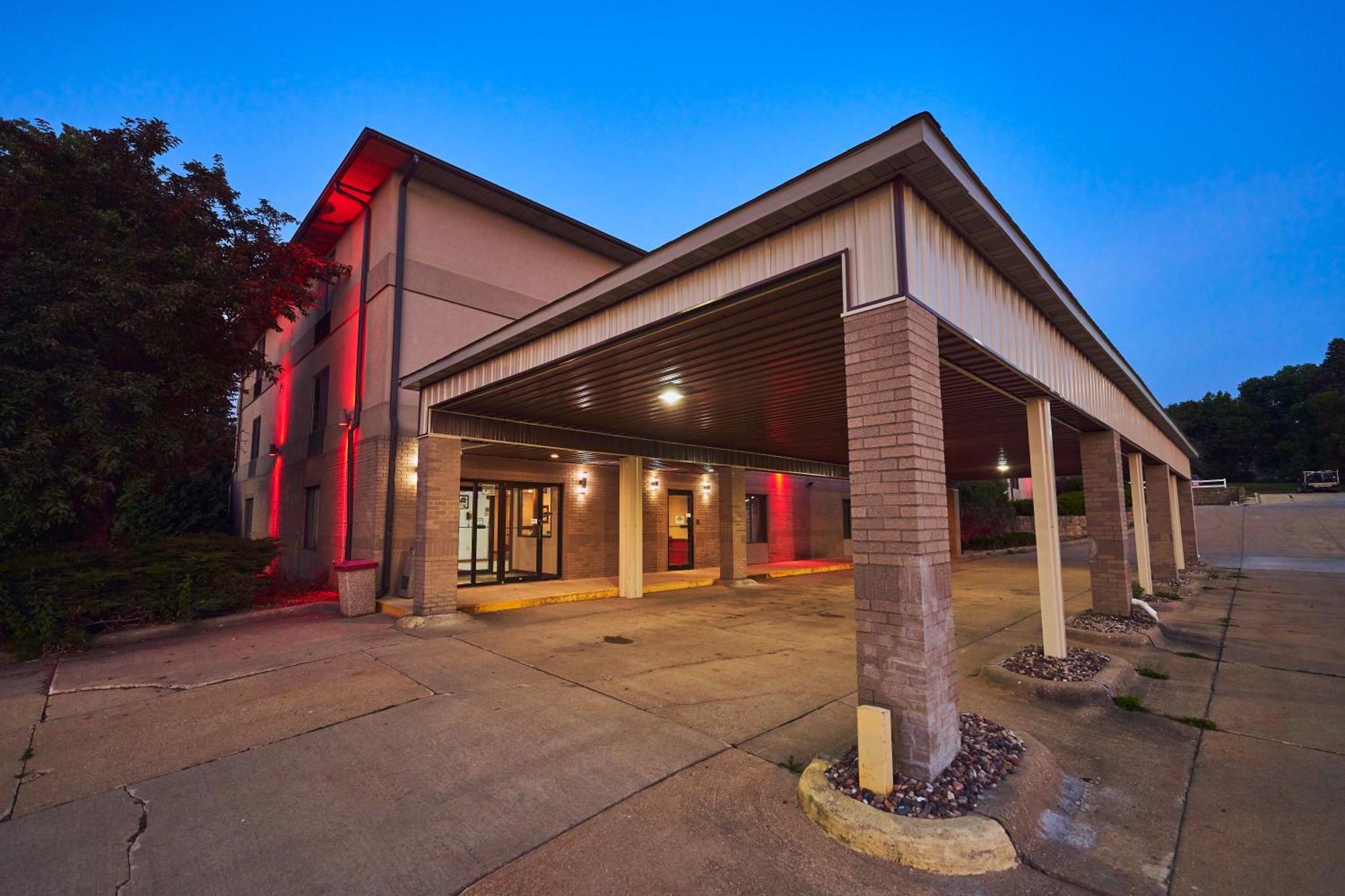 Econo Lodge Maquoketa Exterior photo