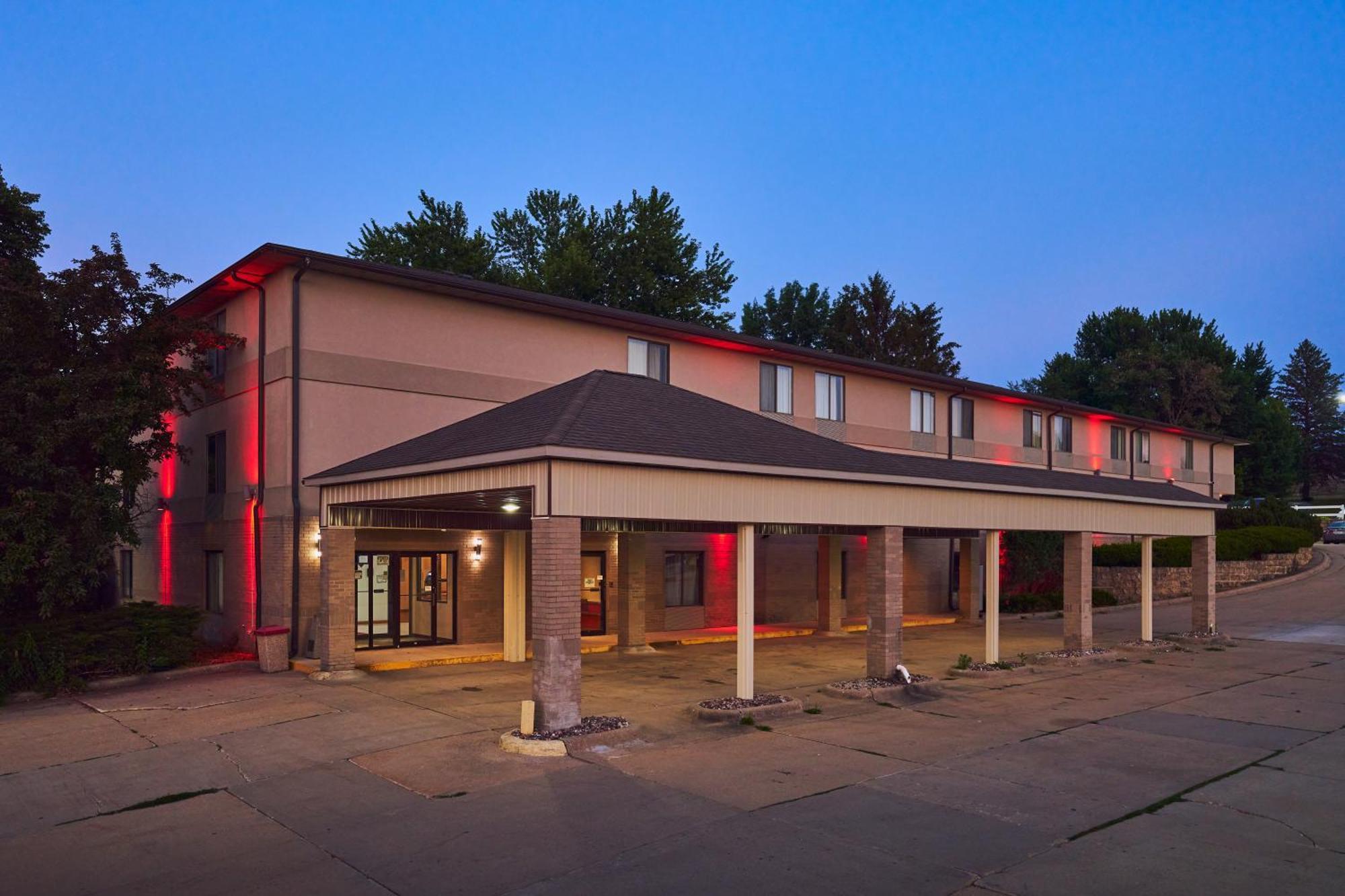Econo Lodge Maquoketa Exterior photo
