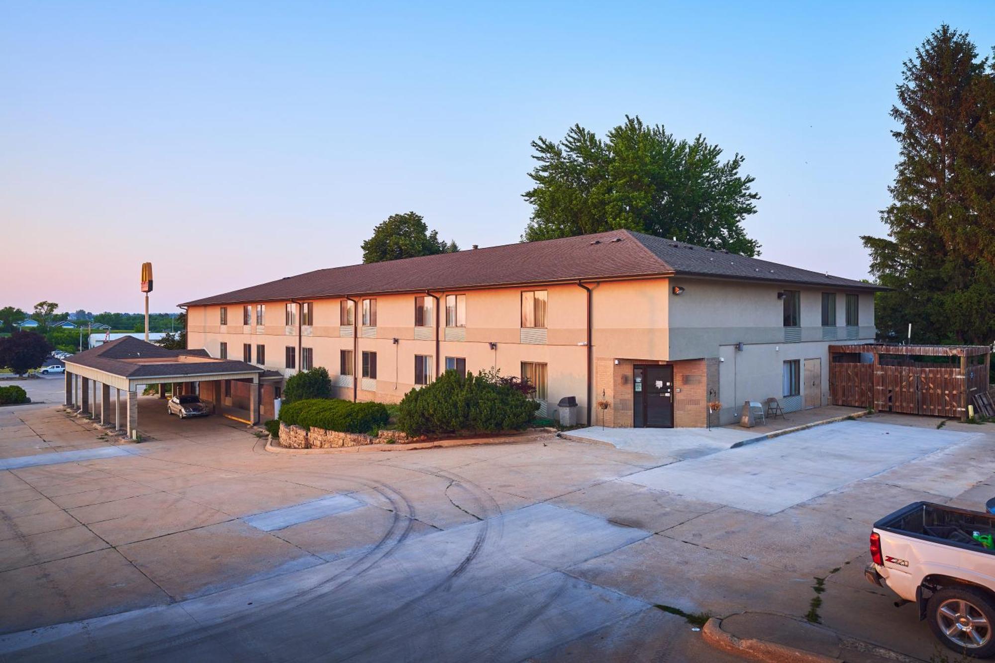 Econo Lodge Maquoketa Exterior photo