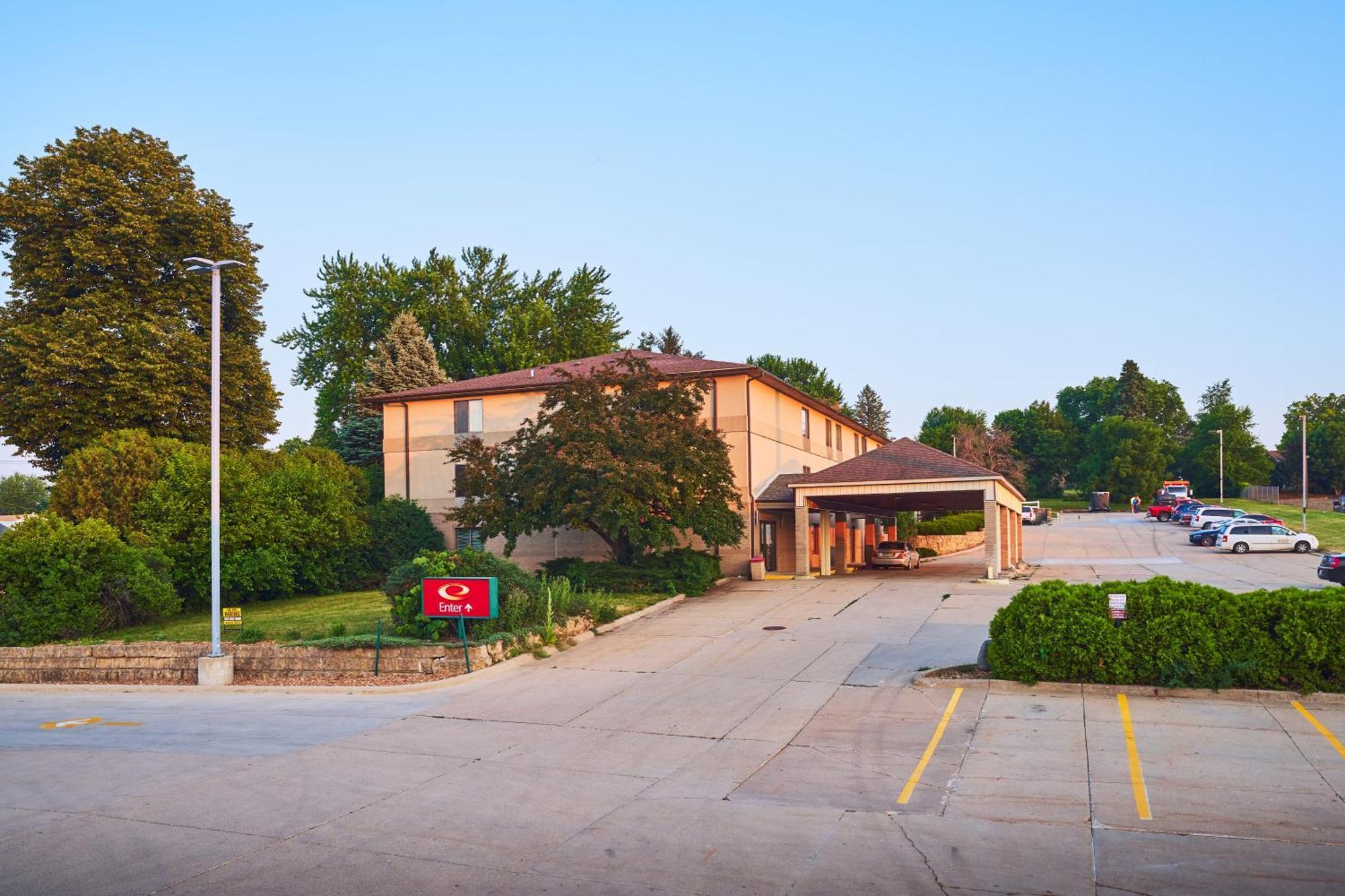Econo Lodge Maquoketa Exterior photo