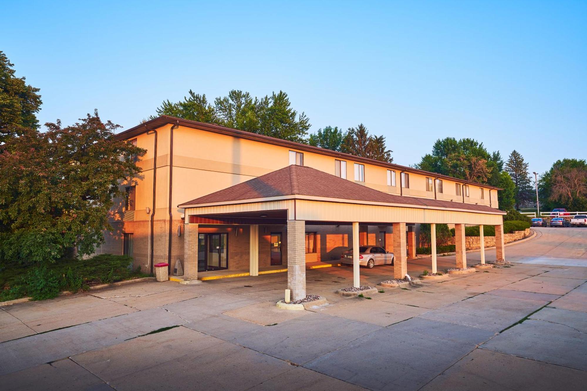 Econo Lodge Maquoketa Exterior photo