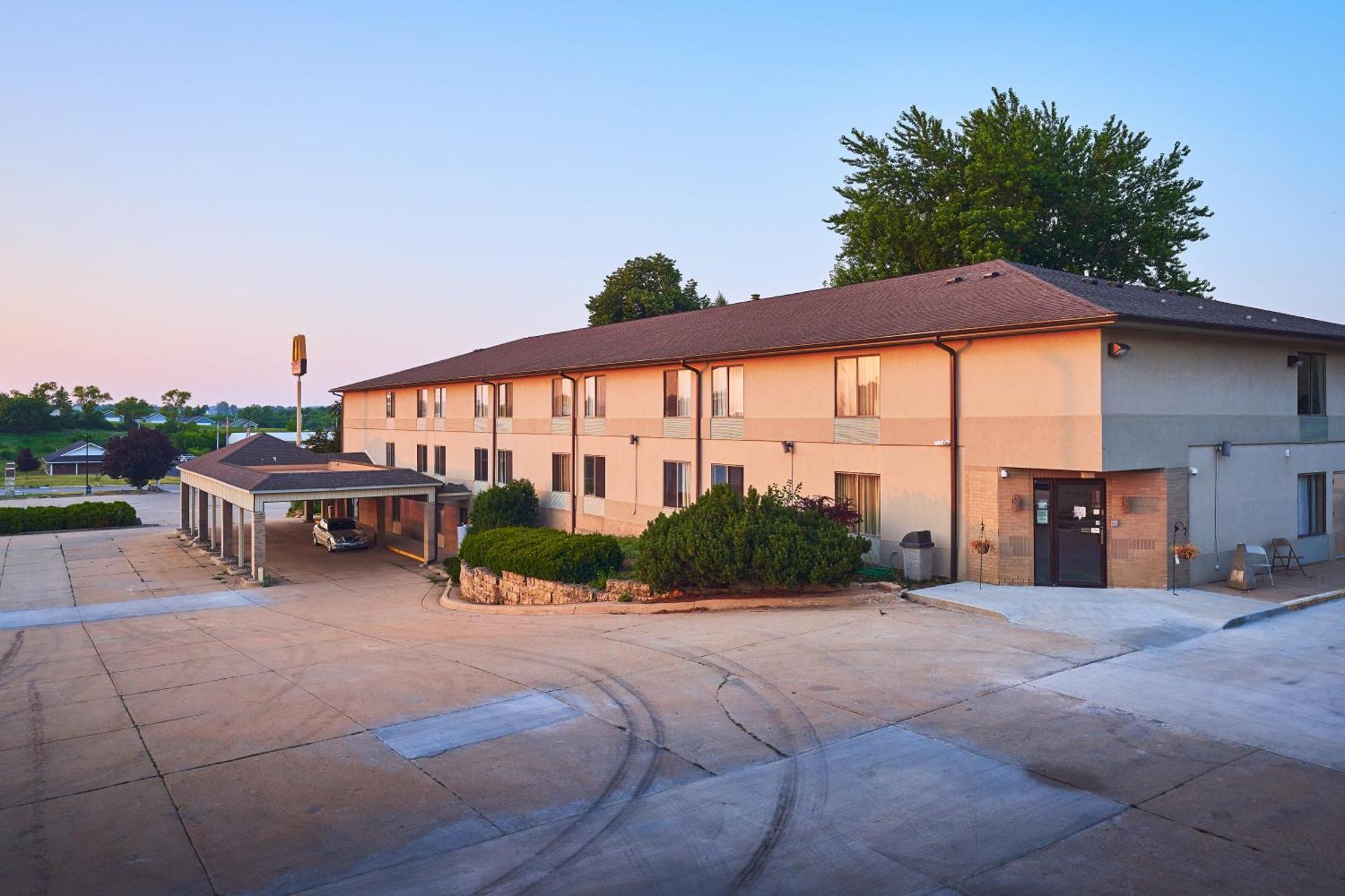 Econo Lodge Maquoketa Exterior photo